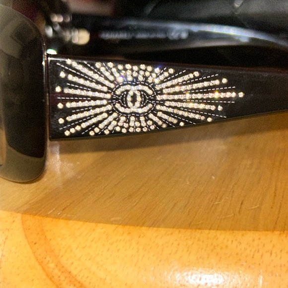 Gorgeous Authentic Chanel Sunglasses w/strass(none missing)embellished logo arms - Picture 16 of 16